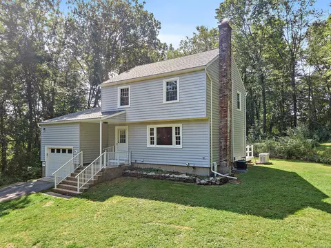 190 Fire St, Oakdale, CT 06370