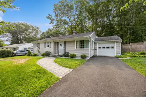 34 Birch Ln, Naugatuck, CT 06770