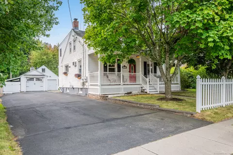 35 New Ln, Cromwell, CT 06416