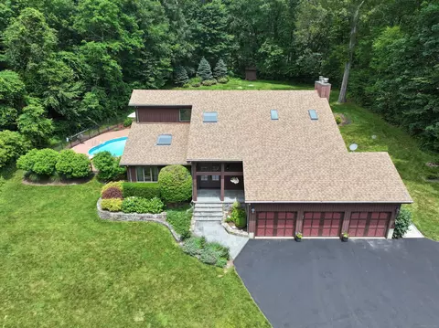 8 Walnut Ridge Rd, New Fairfield, CT 06812