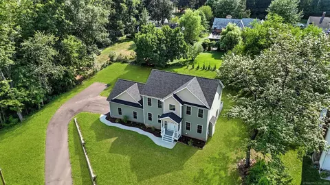 13 Kenwood Cir, Bloomfield, CT 06002