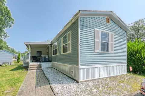 8 Sycamore Rd, Southington, CT 06489