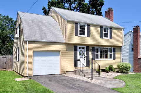 18 Greystone Rd, West Hartford, CT 06107