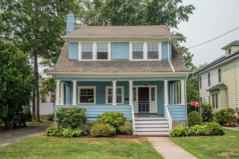 15 Lilley Rd, West Hartford, CT 06119