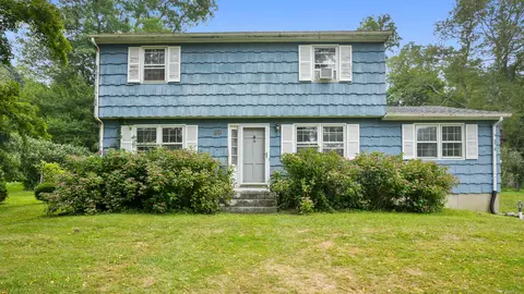 89 Birch Hill Rd, Newtown, CT 06470