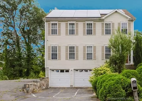 32 Marshall Ave, Trumbull, CT 06611