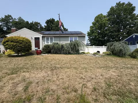 83 Hudson St, East Haven, CT 06512