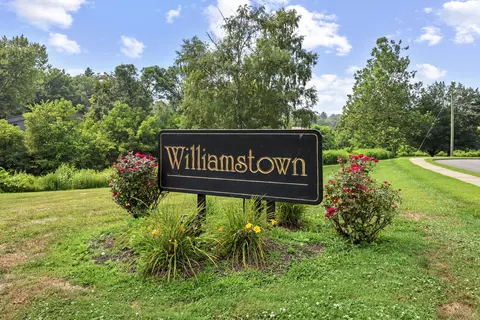 218 Williamstown Ct #218, Newington, CT 06111