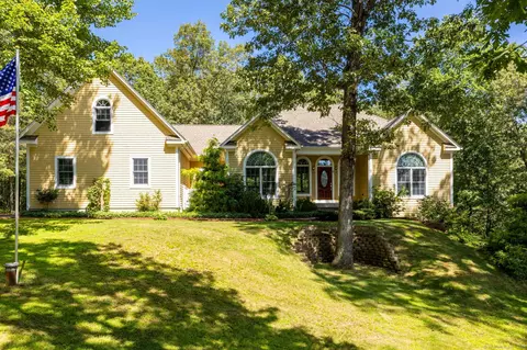 11 Eastland Dr, Manchester, CT 06042