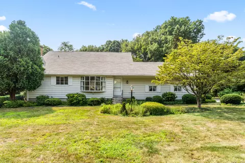 8 Timothy Rd, Norwalk, CT 06850