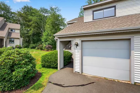 55 Greenview Dr #55, Rocky Hill, CT 06067