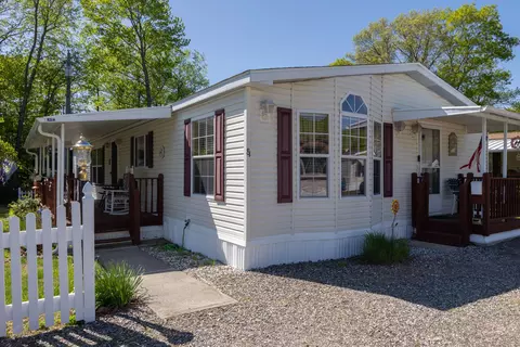 108 Clark Rd #TRLR 81, Naugatuck, CT 06770