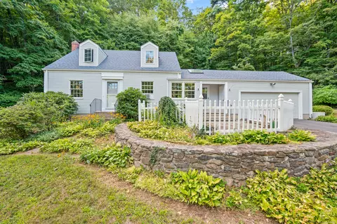 106 Hedgehog Ln, Simsbury, CT 06092
