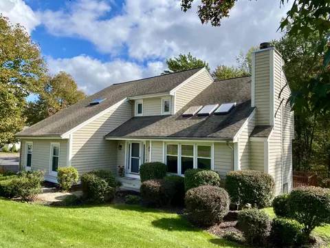 8 Tavern Cir, Middletown, CT 06457
