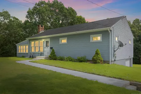 12 Paradise Ln, Taftville, CT 06380