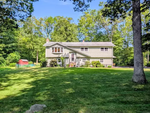 11 Fairchild Rd, Newtown, CT 06470