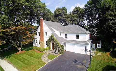 7 Buckingham Pl, Norwalk, CT 06851