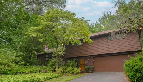 6 Old Oak Rd, West Hartford, CT 06117