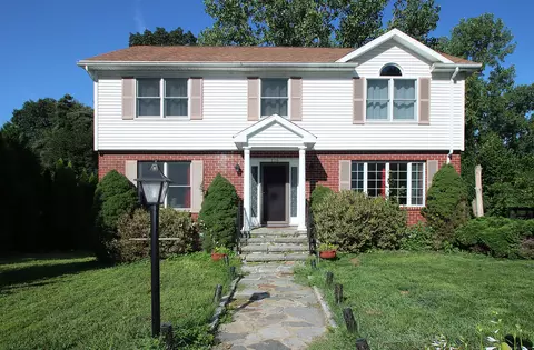 136 High Ridge Rd, Naugatuck, CT 06770