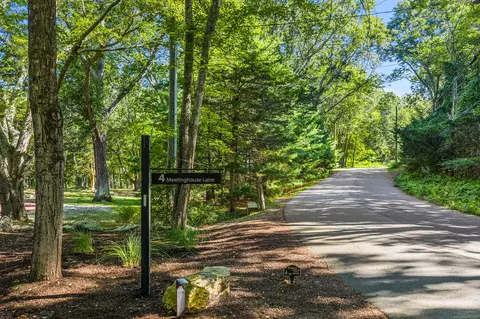 4 Meetinghouse Ln, Old Lyme, CT 06371