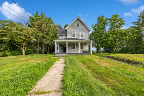 44 Oakland Rd, Southington, CT 06489