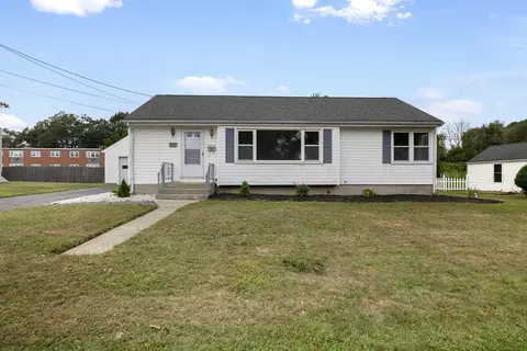12 Burgess Pl, Groton, CT 06340