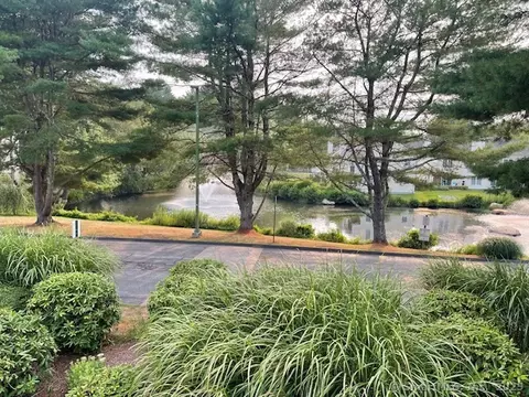 54 Rope Ferry Rd #H 129, Waterford, CT 06385