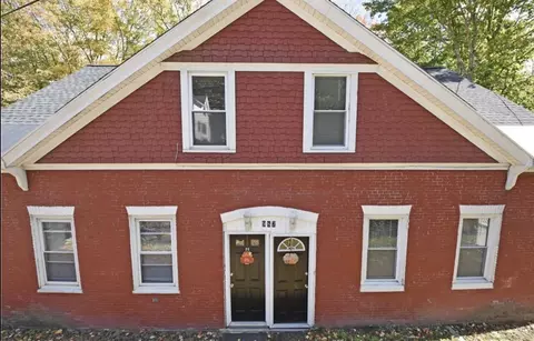 987 Riverside Dr, North Grosvenor Dale, CT 06255