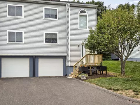 25 Sunridge Ln #25, Cromwell, CT 06416