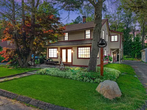 7 Sears Pl, East Hampton, CT 06424