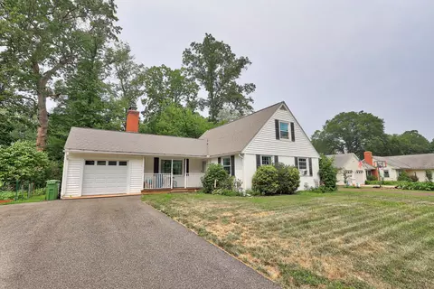 5 Woodland Rd, Portland, CT 06480