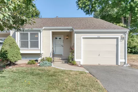 434 Lakeview Dr #434, Southington, CT 06489