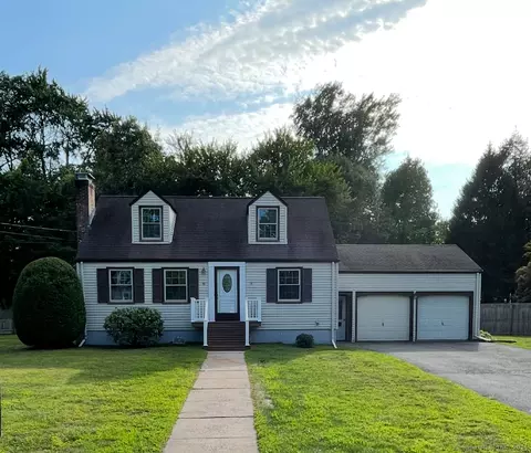 15 Moore Dr, Windsor, CT 06095
