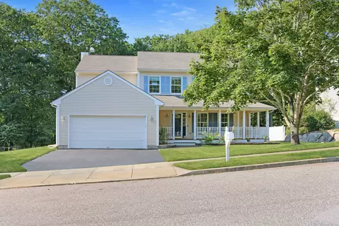 317 Heather Glen Ln, Mystic, CT 06355