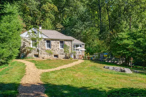 8 Satterlee Rd, New Fairfield, CT 06812