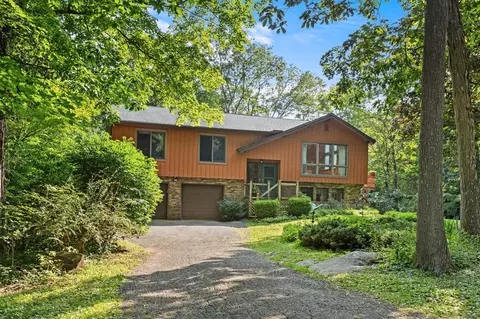 8 Pheasant Dr, New Fairfield, CT 06812