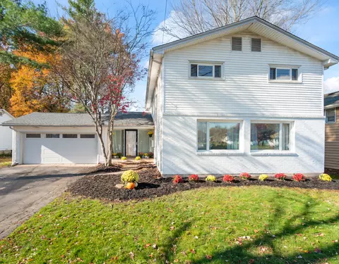 11 Rye Ridge Pkwy, West Hartford, CT 06117