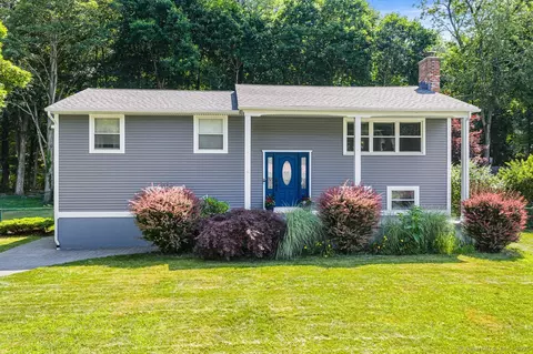 9 Indian Valley Dr, Waterford, CT 06385