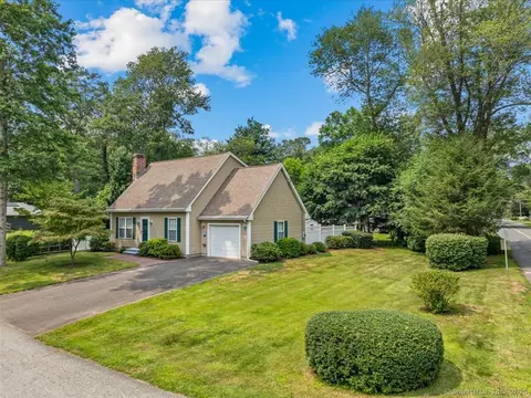 1 Epsilon Ave, Old Lyme, CT 06371