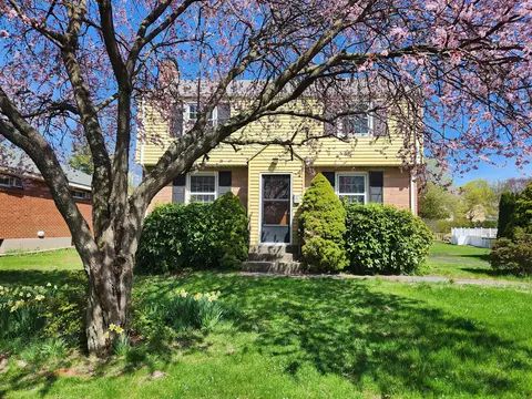 297 Walsh Ave, Newington, CT 06111