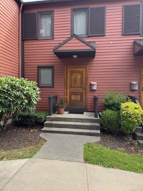 28 Courtland Dr #28, Groton, CT 06340