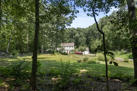 8 Alexander Rd, Salem, CT 06420