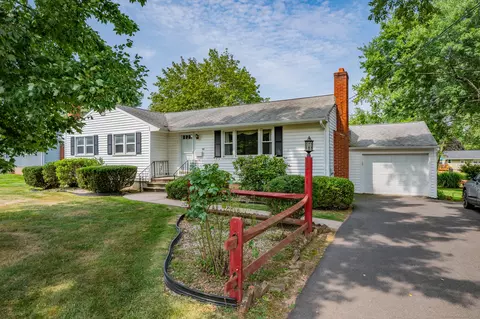 195 Fairlane Dr, Wethersfield, CT 06109