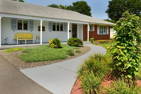 69 Battista Rd, Manchester, CT 06040