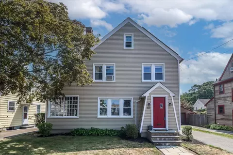 525 Wilcoxson Ave, Stratford, CT 06614