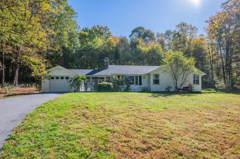 223 Tuttle Rd, Woodbury, CT 06798