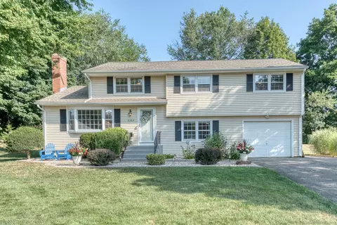898 Cloverdale Cir, Wethersfield, CT 06109