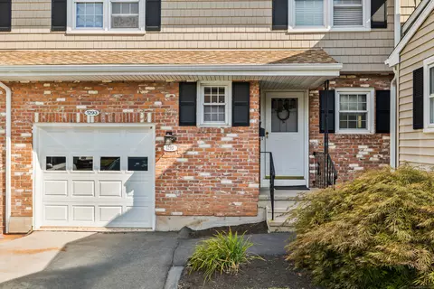 1293 New Britain Ave #1293, West Hartford, CT 06110