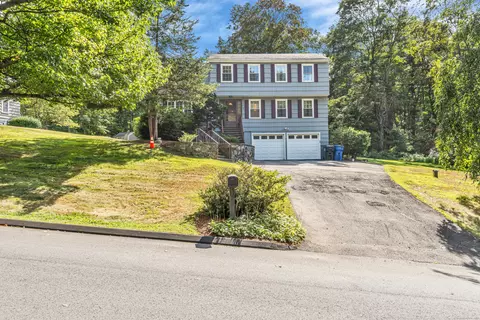 18 River Rd, Monroe, CT 06468