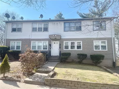55 Oak Ridge Dr #60, New Haven, CT 06513